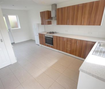 3 Bedroom House - Mid Terrace To Let - Photo 1