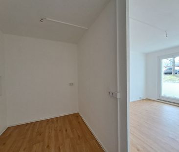 Bezugsfertige 2-Raum-Wohnung mit Balkon und barrierefreier Dusche - Photo 1