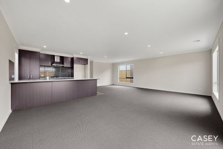 16 Kenmore Way, Clyde North - Photo 3