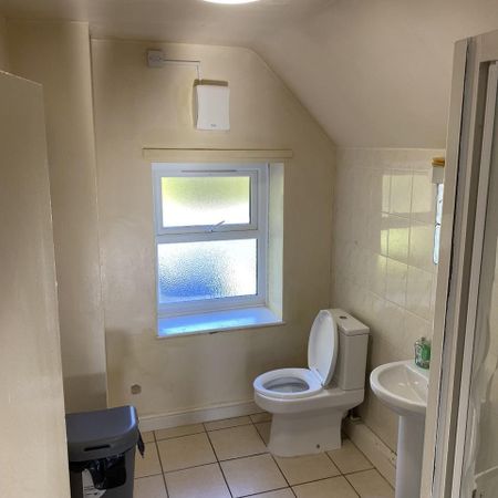 2 Bed Flat, North Hill Road, LS6 - Photo 4