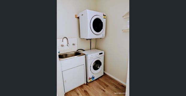 Brand new kitchen, renovated bathrooms, brand new furniture house GWSZ in Glen Waverley - Photo 1