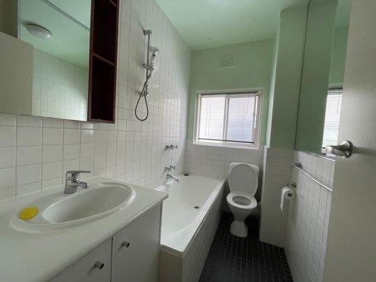 10/400 Barkly Street, Elwood VIC 3184 - Apartment For Rent | Domain - Photo 1