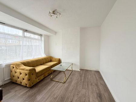 3 bedroom semi-detached house to rent - Photo 4