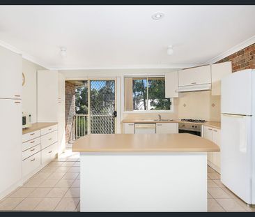 “Fabulous four bedroom townhouse” - Photo 5