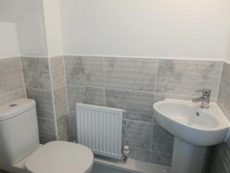 3 bedroom terraced house to rent - Photo 3