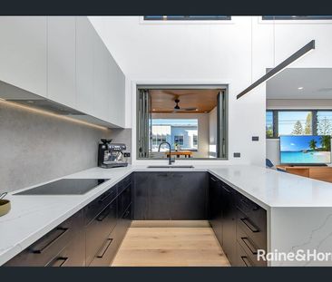 Near new stunning 4-bedroom duplex. - Photo 6