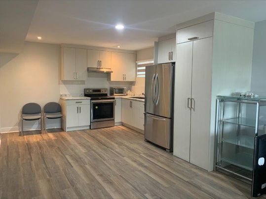 Ocean Park Ground Floor 2 Bedroom/1 Full Bath Suite Utilities Included! - Photo 1