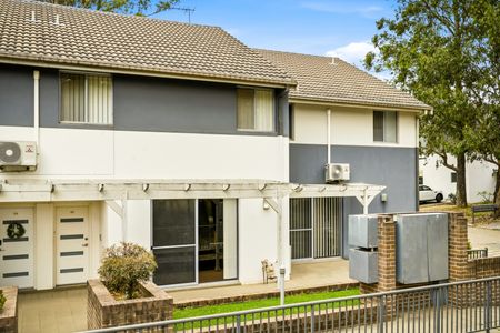 Good Size Townhouse With Fresh Updates Throughout! - Photo 3