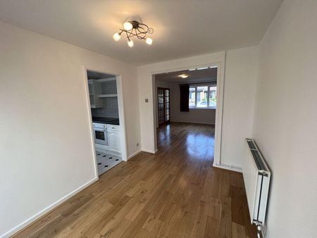 3 bedroom semi-detached house to rent - Photo 5