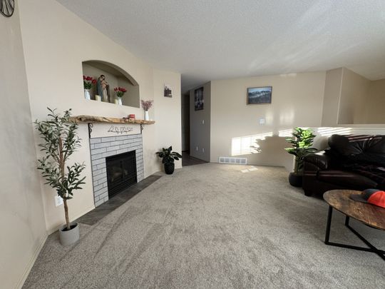 MODERN 4 BEDROOM FULL HOUSE IN BLACKFALDS! - Photo 1