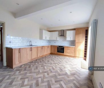 3 bedroom end of terrace house to rent - Photo 6