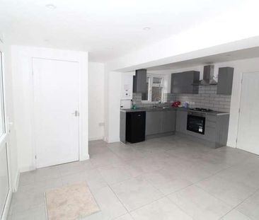 Crestway, Chatham, ME5 - Photo 6