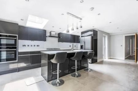 6 bedroom semi-detached house to rent - Photo 2