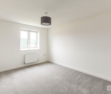 4 bedroom semi-detached house to rent - Photo 5