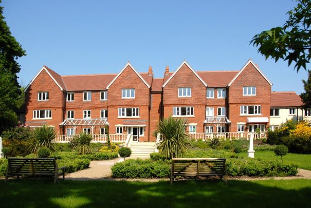 Chartwell Lodge, Tunbridge Wells - Photo 1