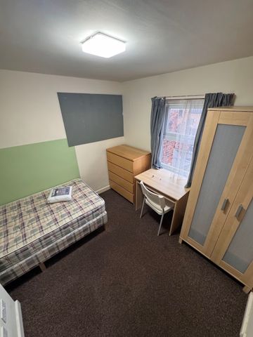 6 Bed Student Accommodation - Photo 4