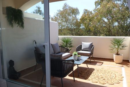 Middle Floor Apartment in Elviria - Photo 5