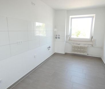 *** Attraktive 3-Zi.-Whg. mit Balkon! Erstbezug nach Sanierung! *** - Photo 4