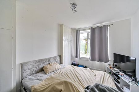 4 bedroom semi-detached house to rent - Photo 4