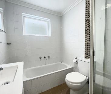 Lovely Three Bedroom Apartment, Conveniently Located! - Photo 1