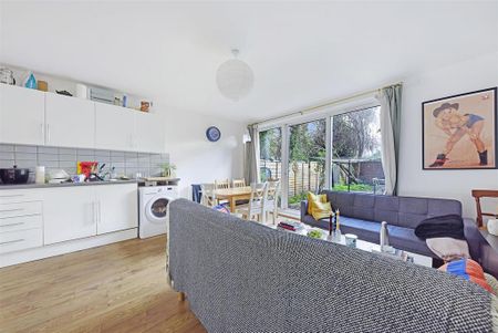 4 bedroom flat to rent - Photo 4