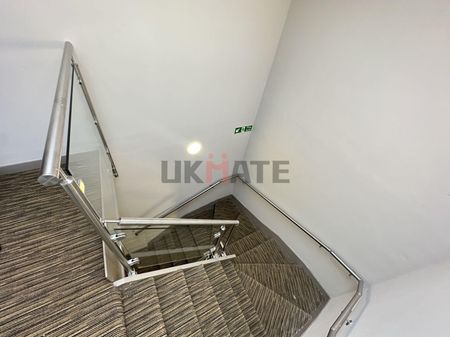 Edgware Rd- twin hotel room 1 Room 1 - Photo 4