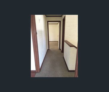 Spacious Townhouse In Fantastic Location ! - Photo 5