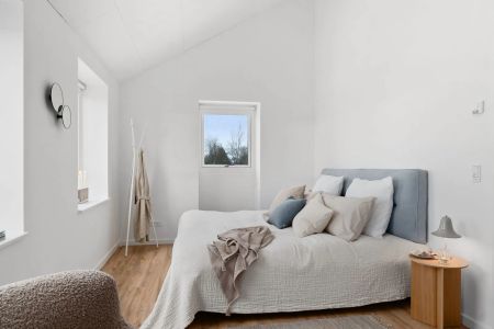 Stilfuldt rækkehus med moderne detaljer i Gistrup - Photo 5