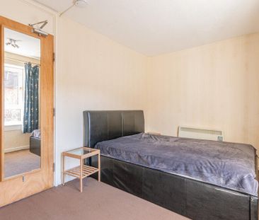 3 bedroom flat to rent - Photo 3