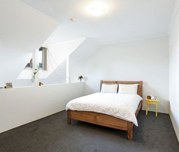 Split level loft style apartment - Photo 1