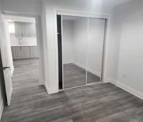 For Lease - 8 Benhurst Crescent, Brampton, Ontario - Photo 5