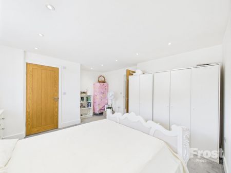 Britwell Road, Burnham, Bucks,SL1 - Photo 3