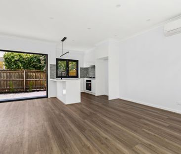 Luxurious Low-Maintenance Living in a Blue-Chip location! - Photo 4