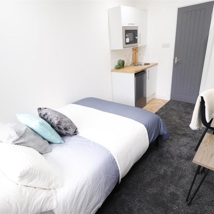 1 bedroom in a house share to rent - Photo 1