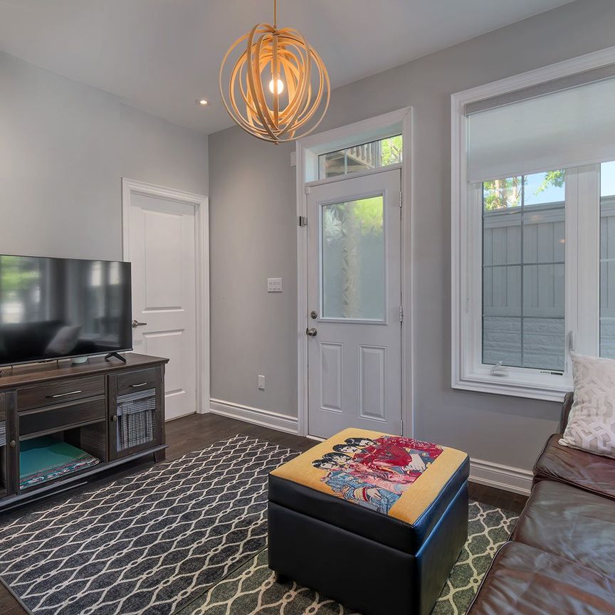 For Lease - 2 Queen Mary Court, Vaughan, Ontario - Photo 1