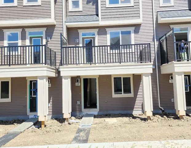 Beautiful Townhouse in the community of Crescent Trails — 3 Bedrooms Townhouse - Photo 1