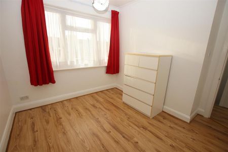3 bedroom end of terrace house to rent - Photo 5