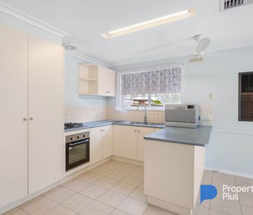 "Family home with space!" - Photo 6