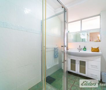 Charming home with a Pool - Photo 6