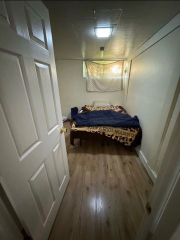 For Lease - 102 Billington Crescent, Toronto, Ontario - Photo 2