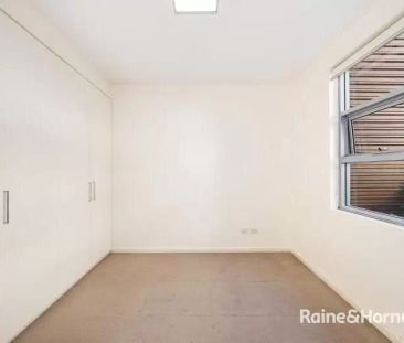 Apartment with 2 bedrooms, 2 bathrooms & parking for 1 car - Photo 3