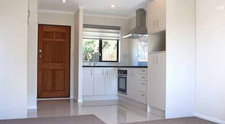 2 Bedroom Unit in Pakuranga - Photo 3