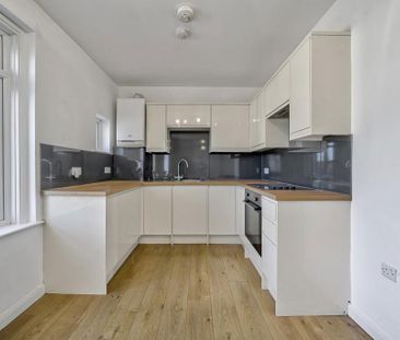 3 bedroom flat to rent - Photo 5