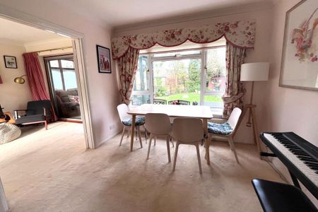 4 bedroom detached house to rent - Photo 3