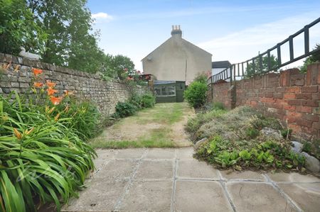 3 bedroom terraced house to rent - Photo 3