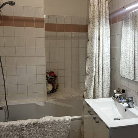 Location Appartement 2 pièces 47m² LILLE 59000 - Photo 3