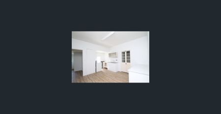 Charming 2-Bedroom Home in Quiet Location - Photo 5