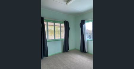 SPACIOUS THREE-BEDROOM HOME - Photo 4