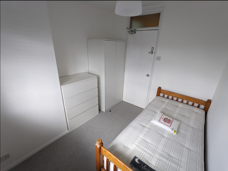 1 bedroom property to rent - Photo 2