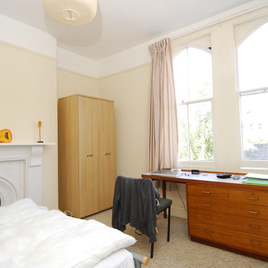 Napier Terrace, Flat 2, Plymouth - Photo 1